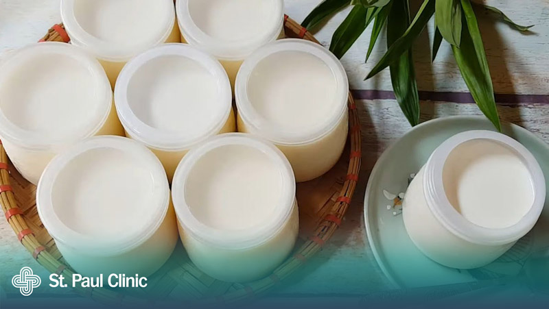 Sữa chua với lượng lợi khuẩn dồi dào giúp làm sạch đường ruột hiệu quả